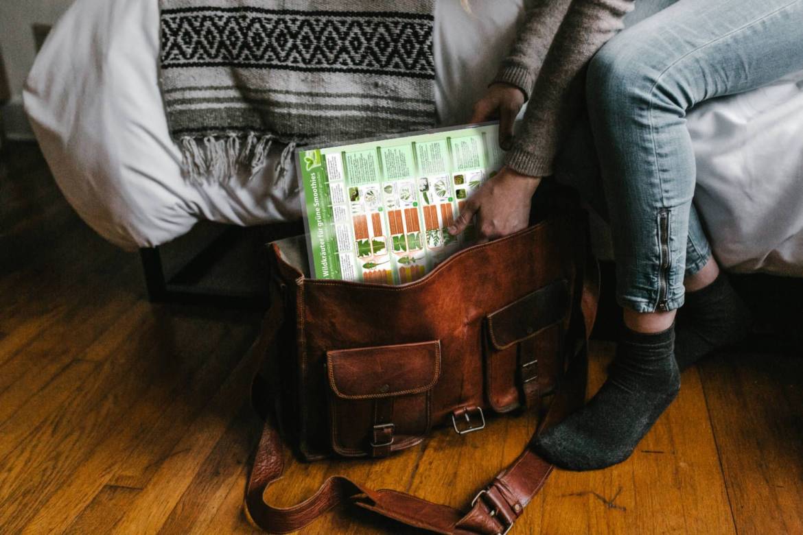 Essbare-Wildkraeuter-Teil-1-Bag-on-Floor-scaled.jpg