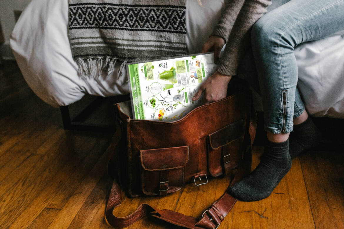 Green-smoothies-in-5-minutes.-Bag-on-Floor-scaled.jpg